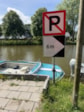 Bord wat bij de vissteiger staat